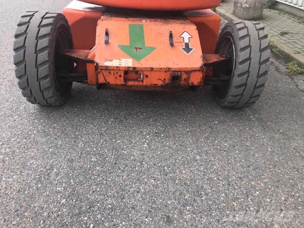 JLG E 450 AJ Articulated boom lifts