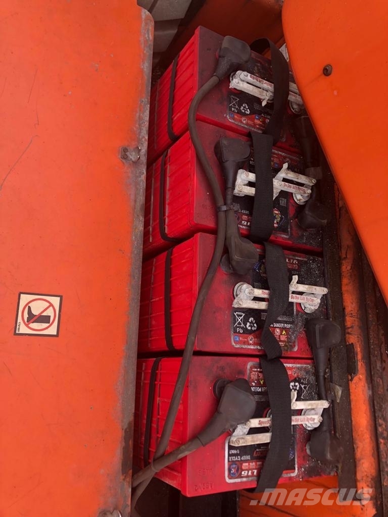 JLG E 450 AJ Articulated boom lifts