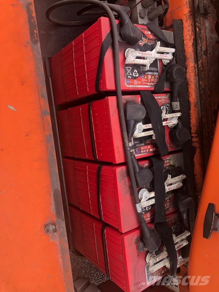 JLG E 450 AJ Articulated boom lifts