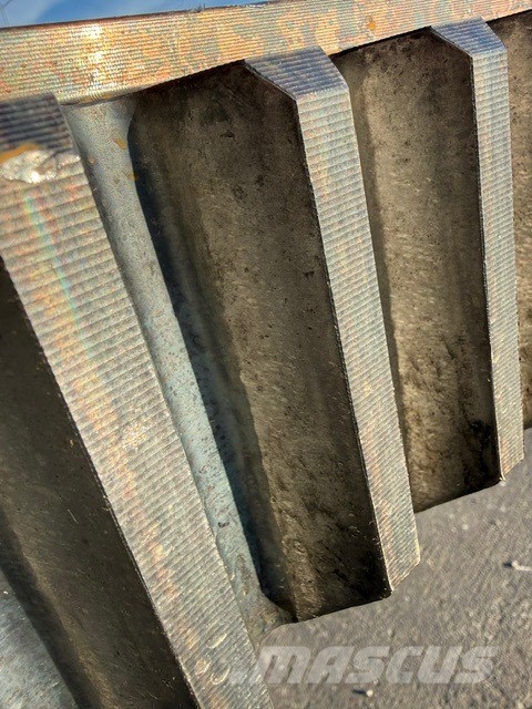 Liebherr R 954 B USED SWING RING Трансмиссии и КПП