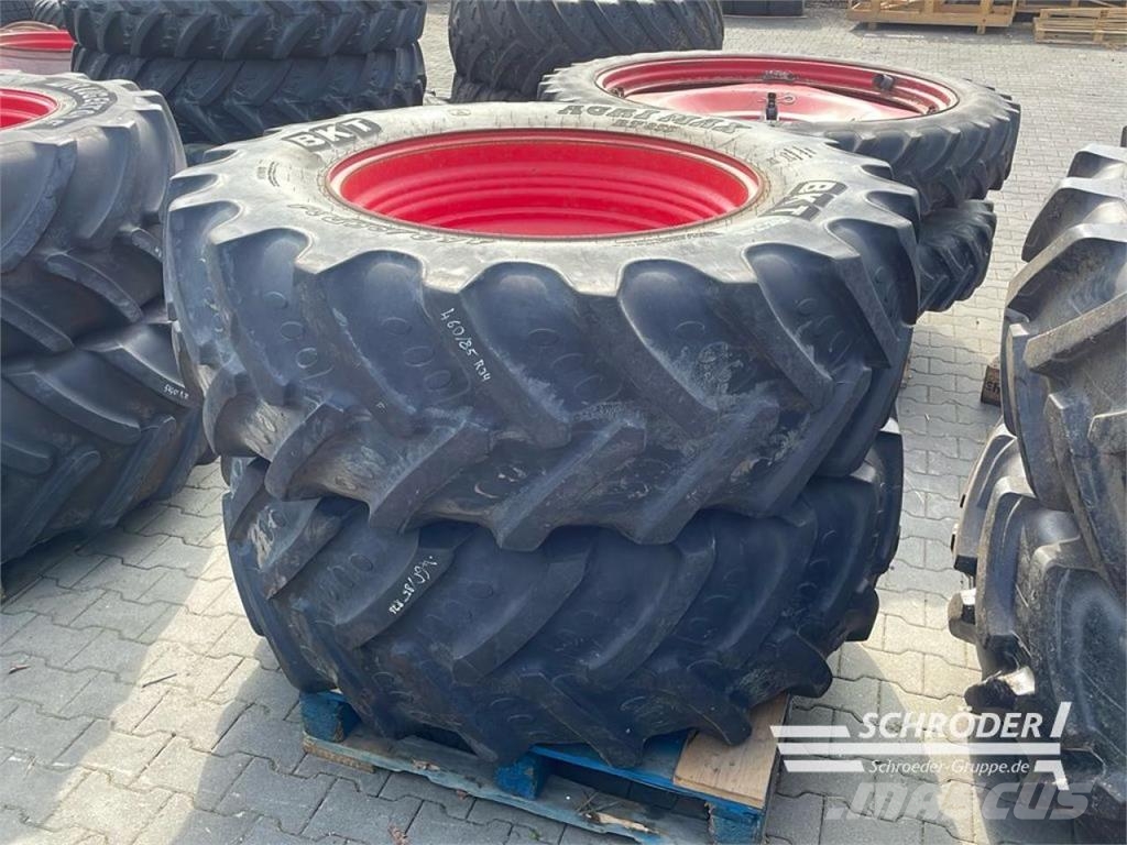 Fendt 2 X 460/85R34 + 2 X 520/85R46 BKT Roues jumelées