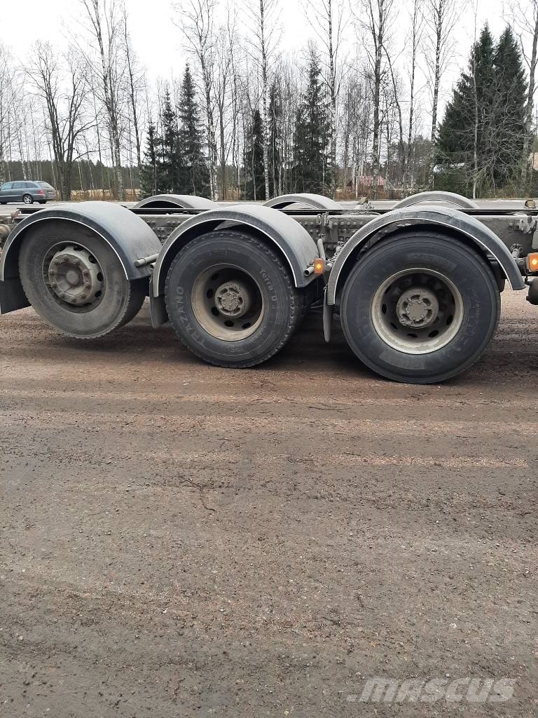 Volvo FH 16 شاحنات بمقصورة وهيكل