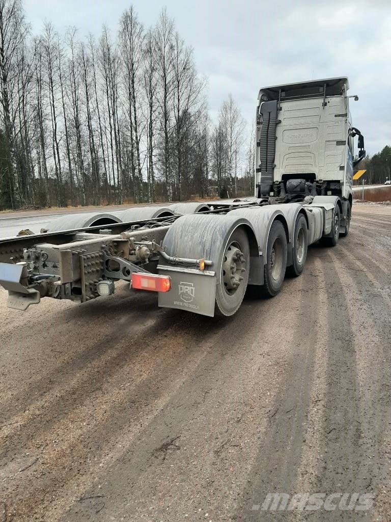 Volvo FH 16 شاحنات بمقصورة وهيكل