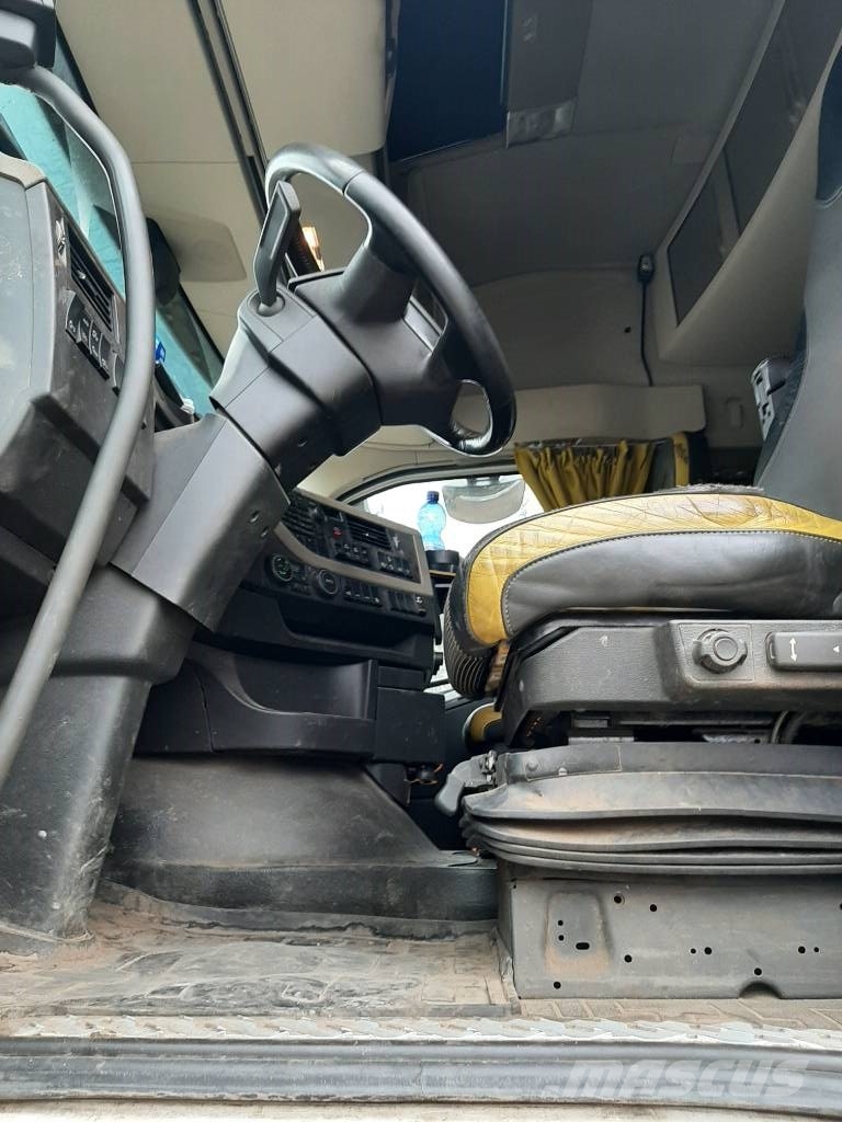 Volvo FH 16 شاحنات بمقصورة وهيكل