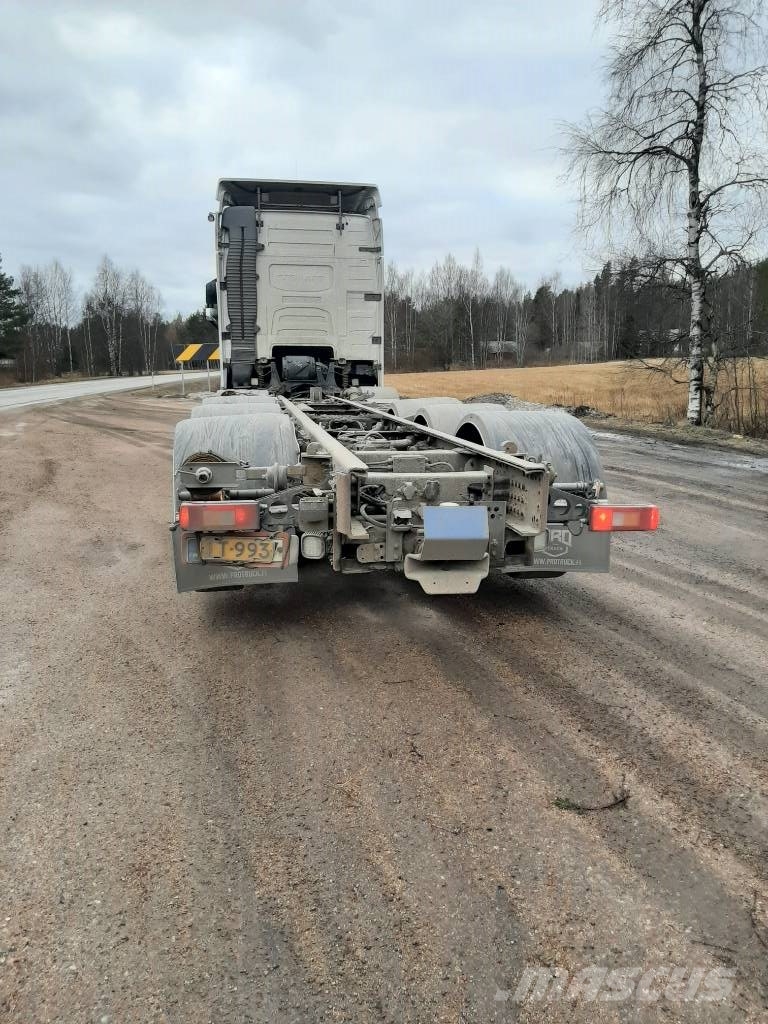 Volvo FH 16 شاحنات بمقصورة وهيكل