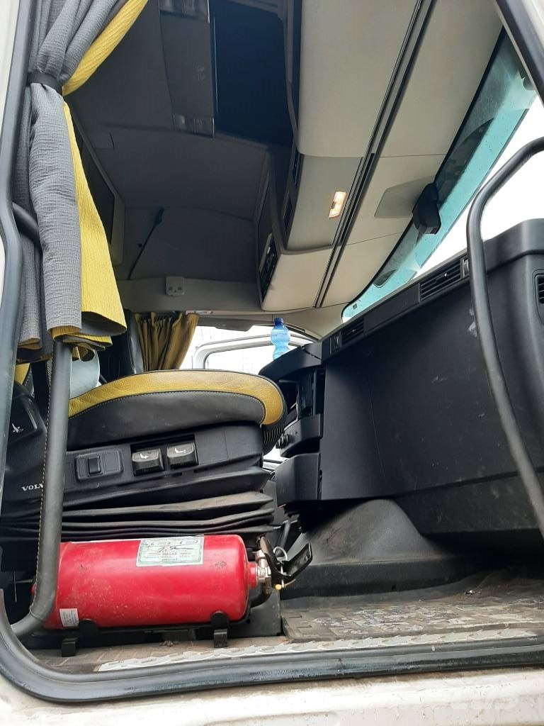 Volvo FH 16 شاحنات بمقصورة وهيكل