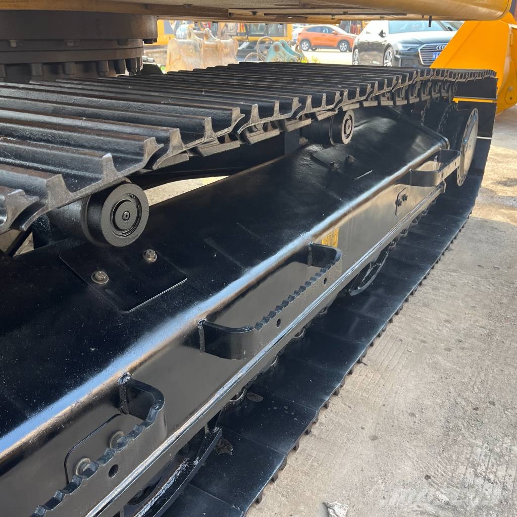 CAT 323 履带挖掘机