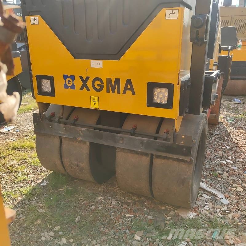 Bomag 120 Ikerdobos hengerek
