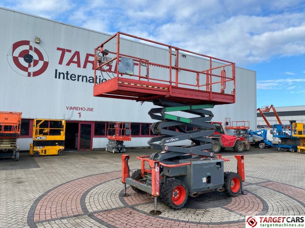 SkyJack SJ6832RT Diesel 4x4 Scissor Work Lift 1180cm Підйомники-ножиці