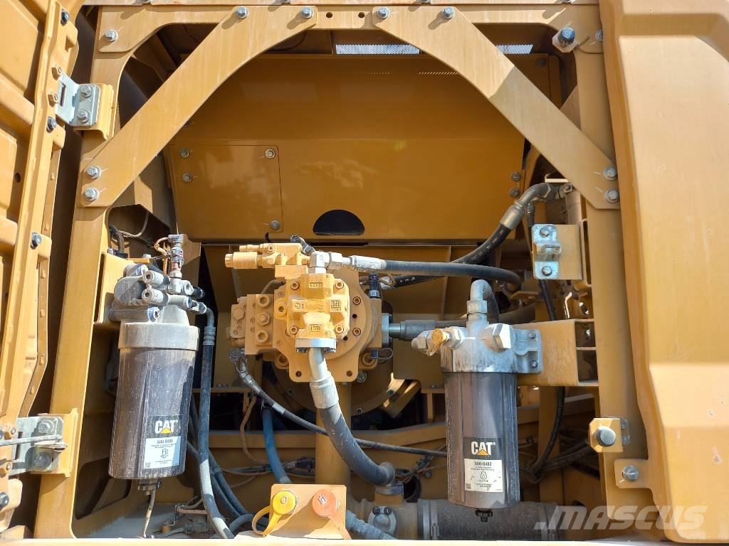 CAT 350 (EXW - Abu Dhabi) حفارات زحافة