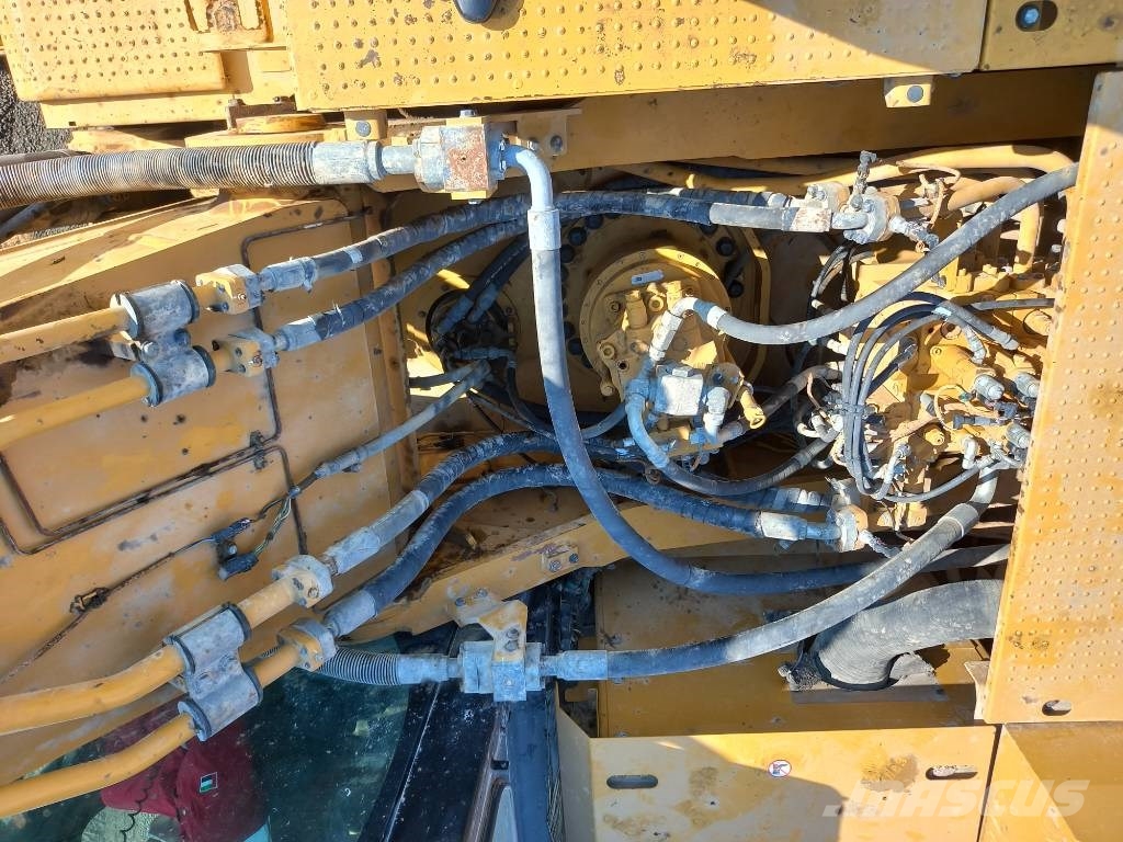 CAT 350 (EXW - Abu Dhabi) حفارات زحافة
