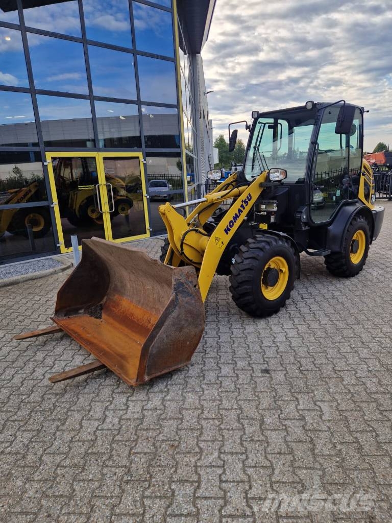 Komatsu WA 70 M-8 Kolesni nakladalci