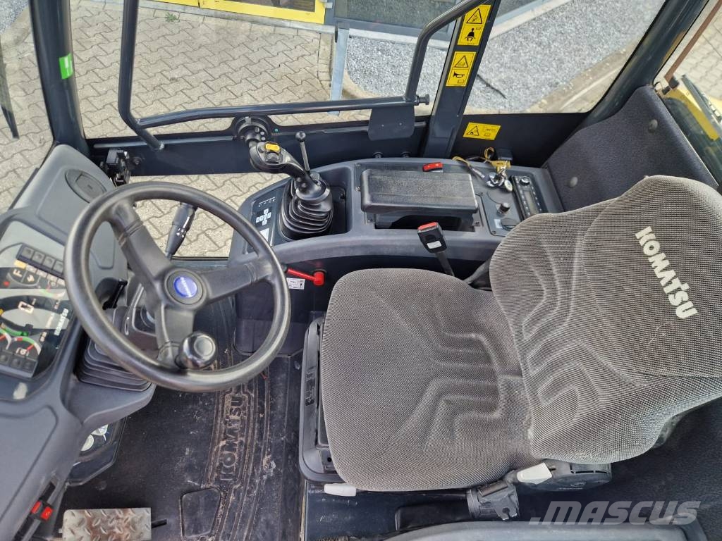 Komatsu WA 70 M-8 Kolesni nakladalci