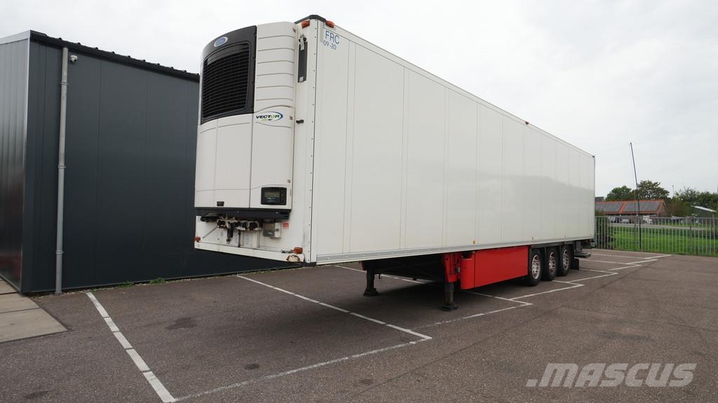 Schmitz Cargobull 3 AXLE FRIGO TRAILER WITH CARRIER VECTOR 1950 Kühlauflieger