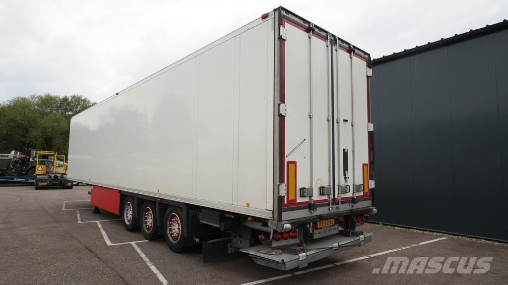 Schmitz Cargobull 3 AXLE FRIGO TRAILER WITH CARRIER VECTOR 1950 Kühlauflieger