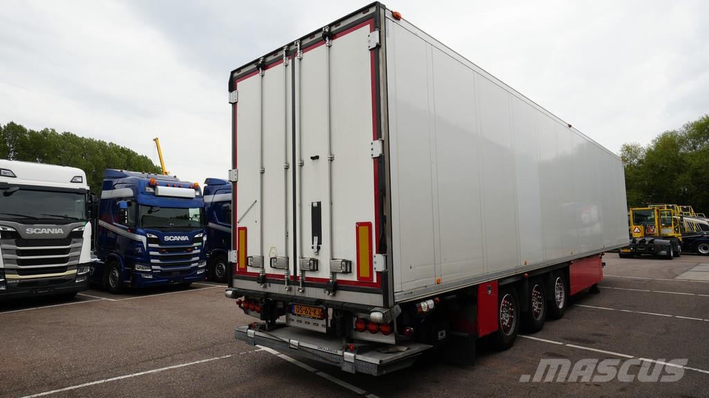 Schmitz Cargobull 3 AXLE FRIGO TRAILER WITH CARRIER VECTOR 1950 Kühlauflieger