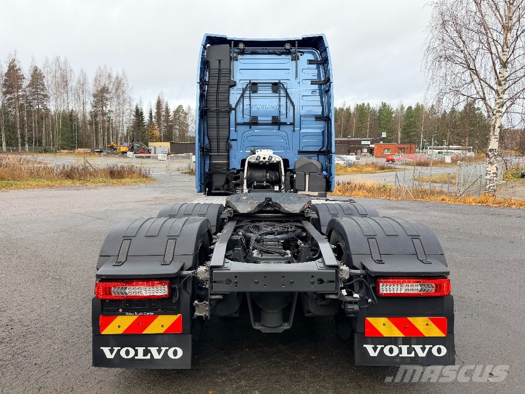 Volvo FH540XL 6x4 nostotelillä Vlačilci