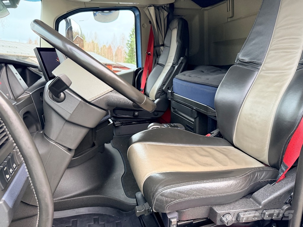 Volvo FH540XL 6x4 nostotelillä Vlačilci