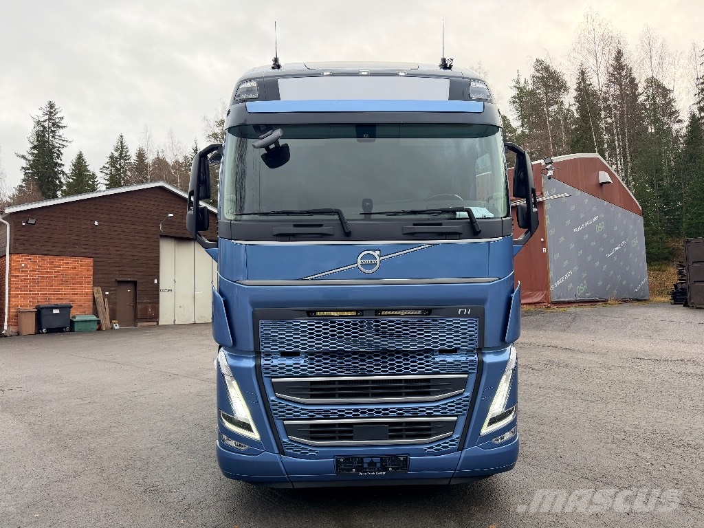 Volvo FH540XL 6x4 nostotelillä Vlačilci