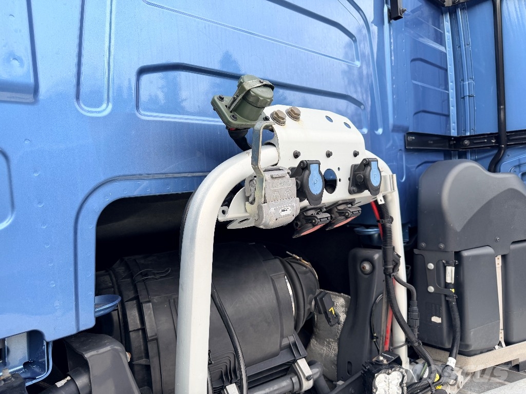 Volvo FH540XL 6x4 nostotelillä Vlačilci