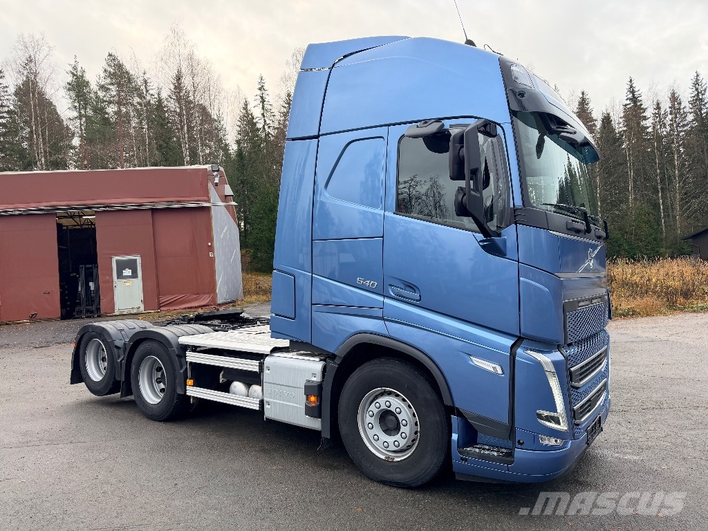 Volvo FH540XL 6x4 nostotelillä Vlačilci