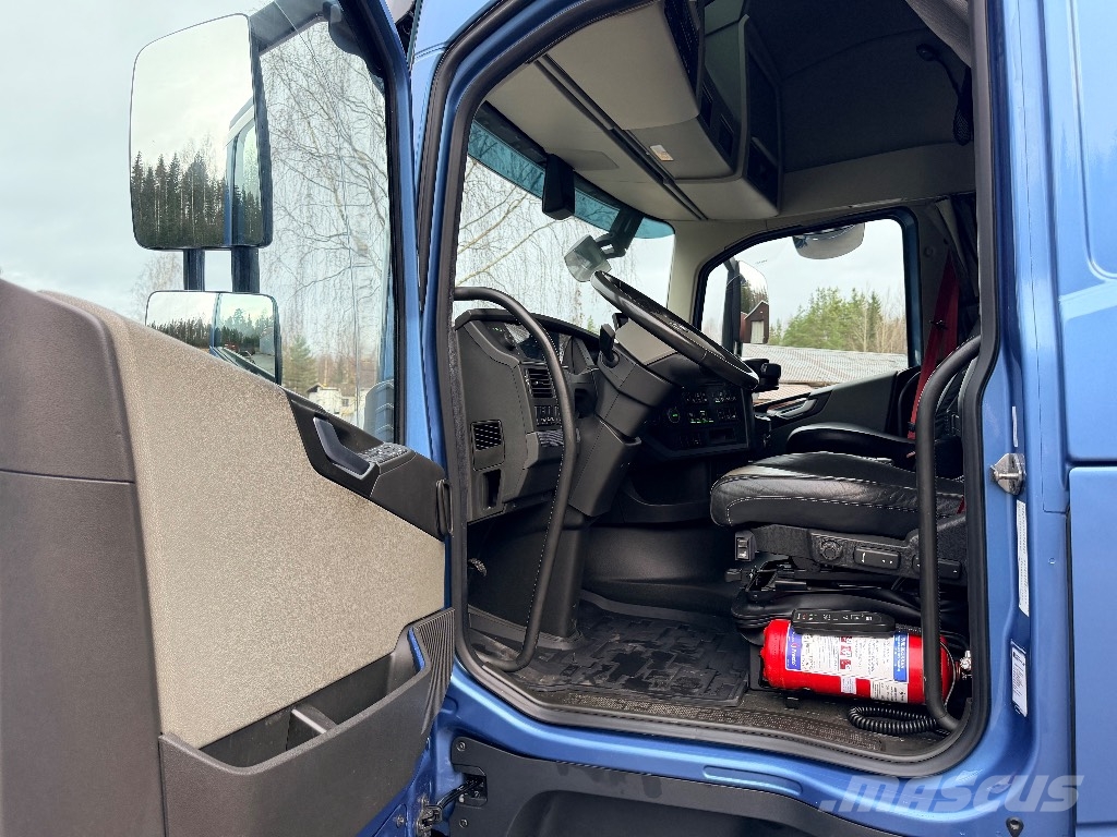 Volvo FH540XL 6x4 nostotelillä Vlačilci