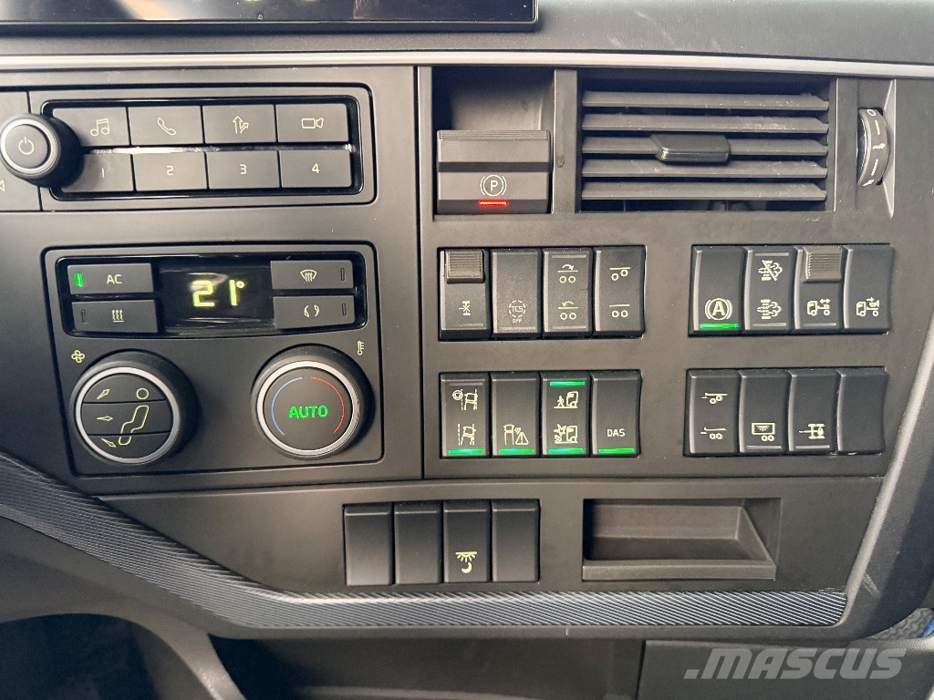 Volvo FH540XL 6x4 nostotelillä Vlačilci