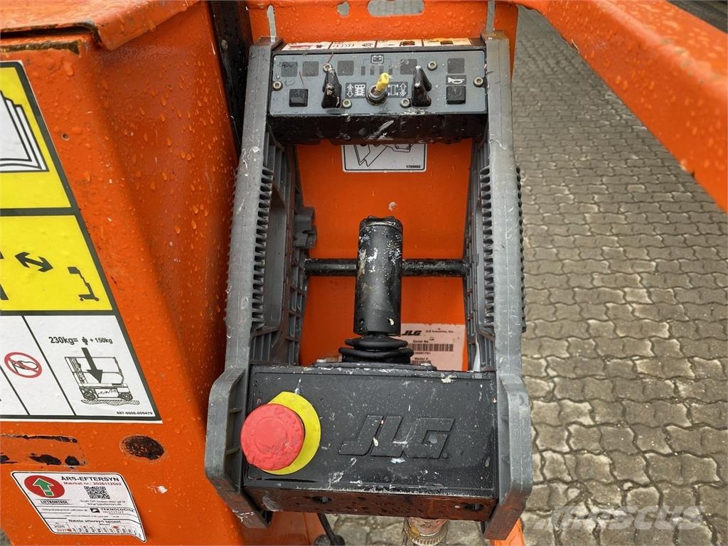 JLG 1230ES Vertical mast lifts