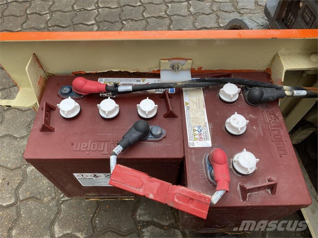 JLG 1230ES Vertical mast lifts