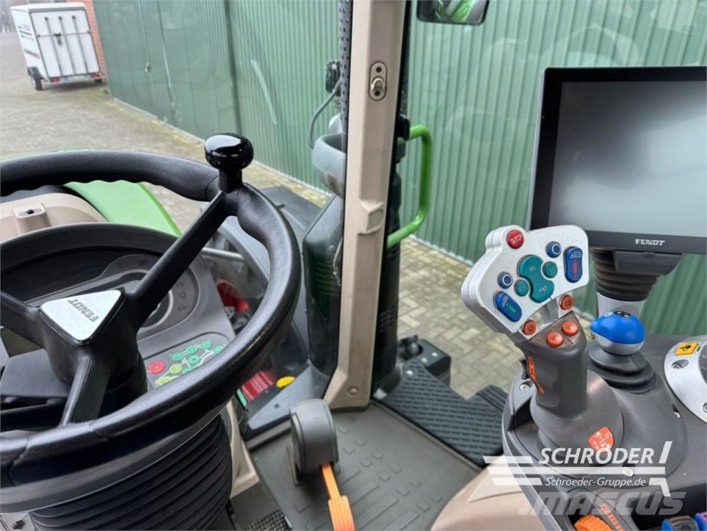 Fendt 724 VARIO S4 PROFI PLUS Трактори