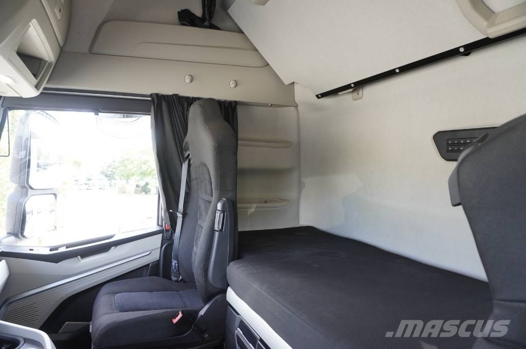 Iveco S-Way 500 tractor unit / 2025 / 100 tho. km! Vlačilci