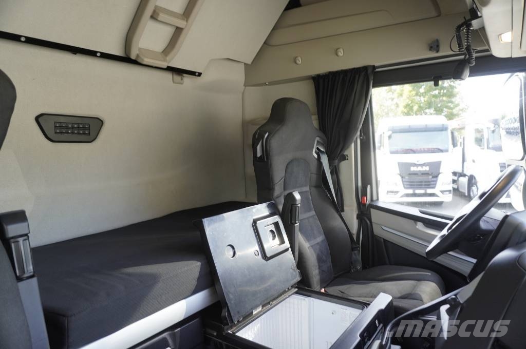 Iveco S-Way 500 tractor unit / 2025 / 100 tho. km! Vlačilci