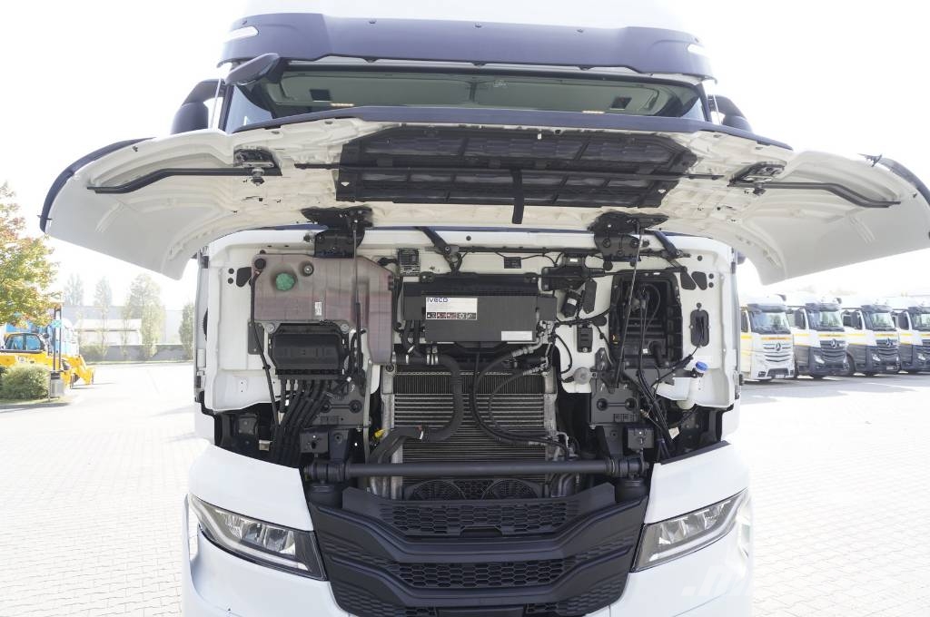 Iveco S-Way 500 tractor unit / 2025 / 100 tho. km! Vlačilci