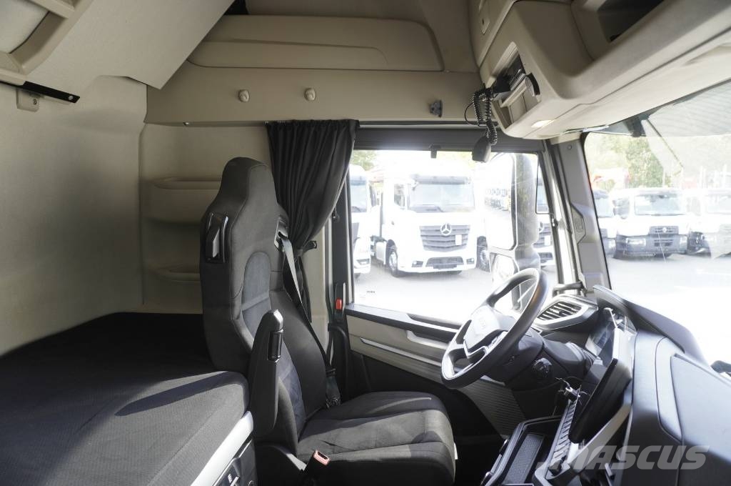 Iveco S-Way 500 tractor unit / 2025 / 100 tho. km! Vlačilci