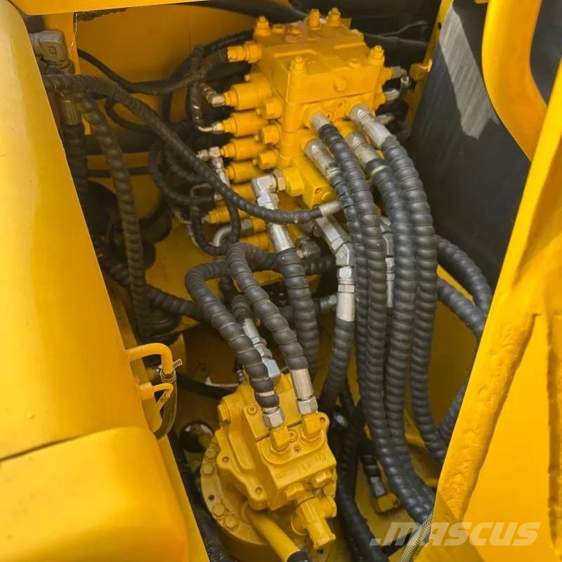 Komatsu PC130 Bagri goseničarji