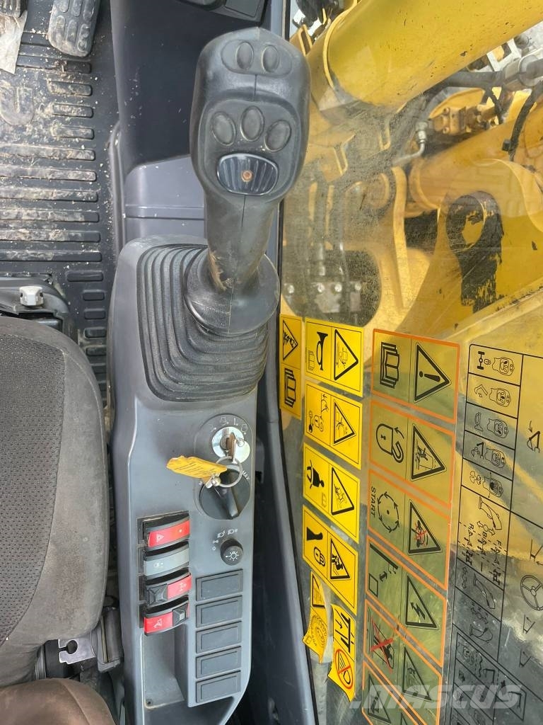 Komatsu PW 148-11 *Schild* Pratzen* Klima* Excavadoras de ruedas