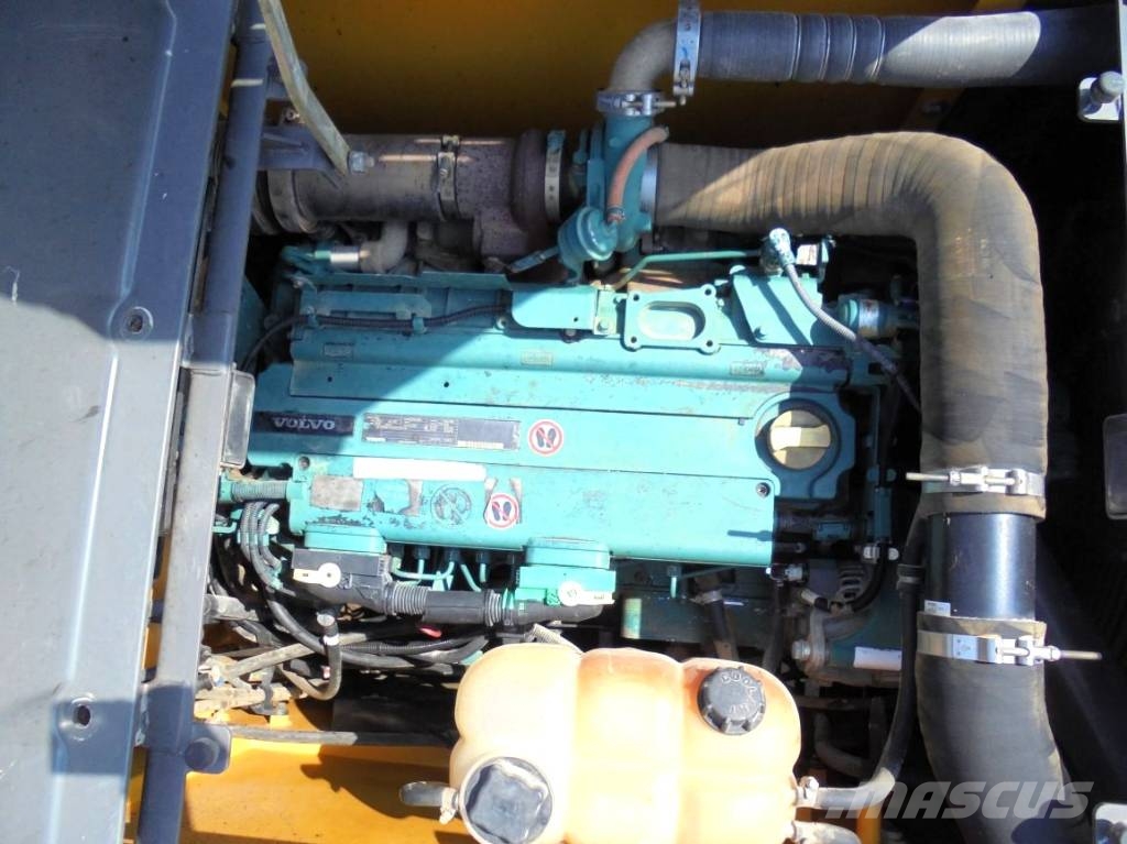 Volvo EC 220 E L Beltegraver