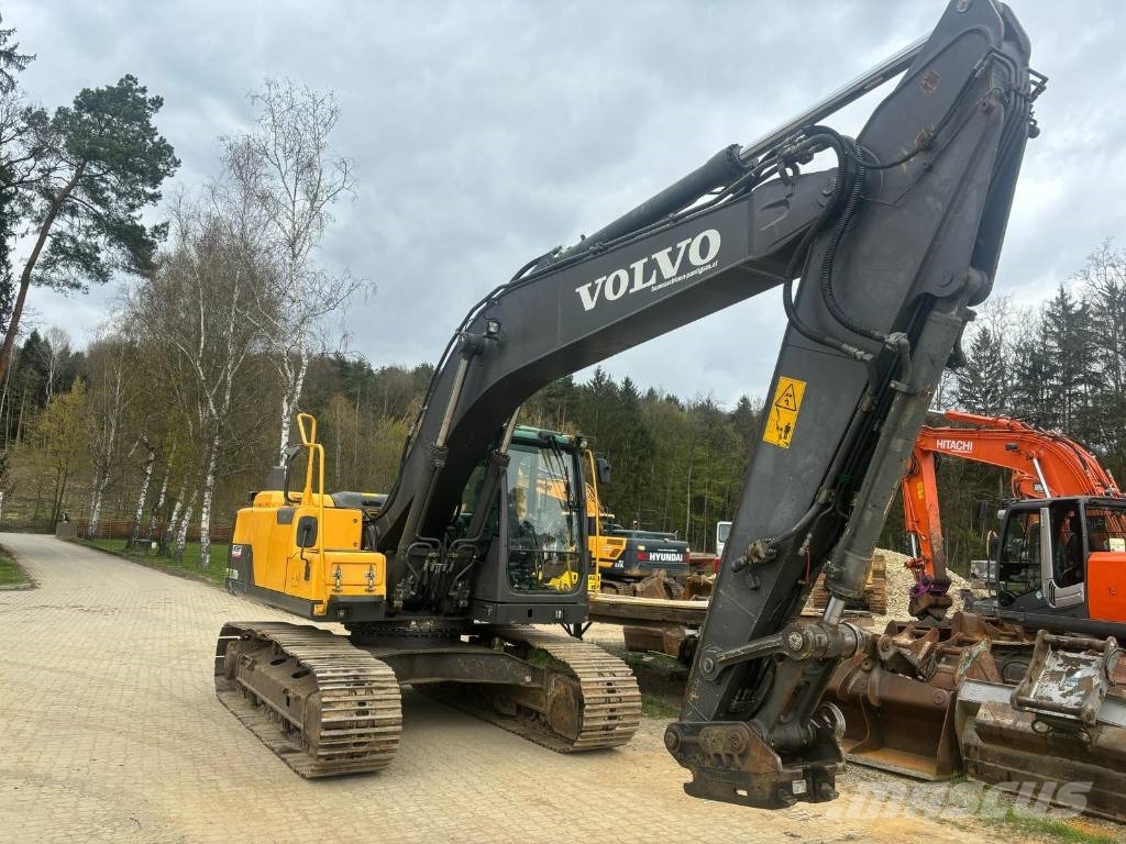 Volvo EC 220 D Pelle sur chenilles