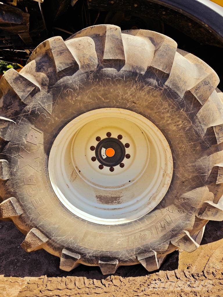 New Holland CX 8070 聯合收穫機