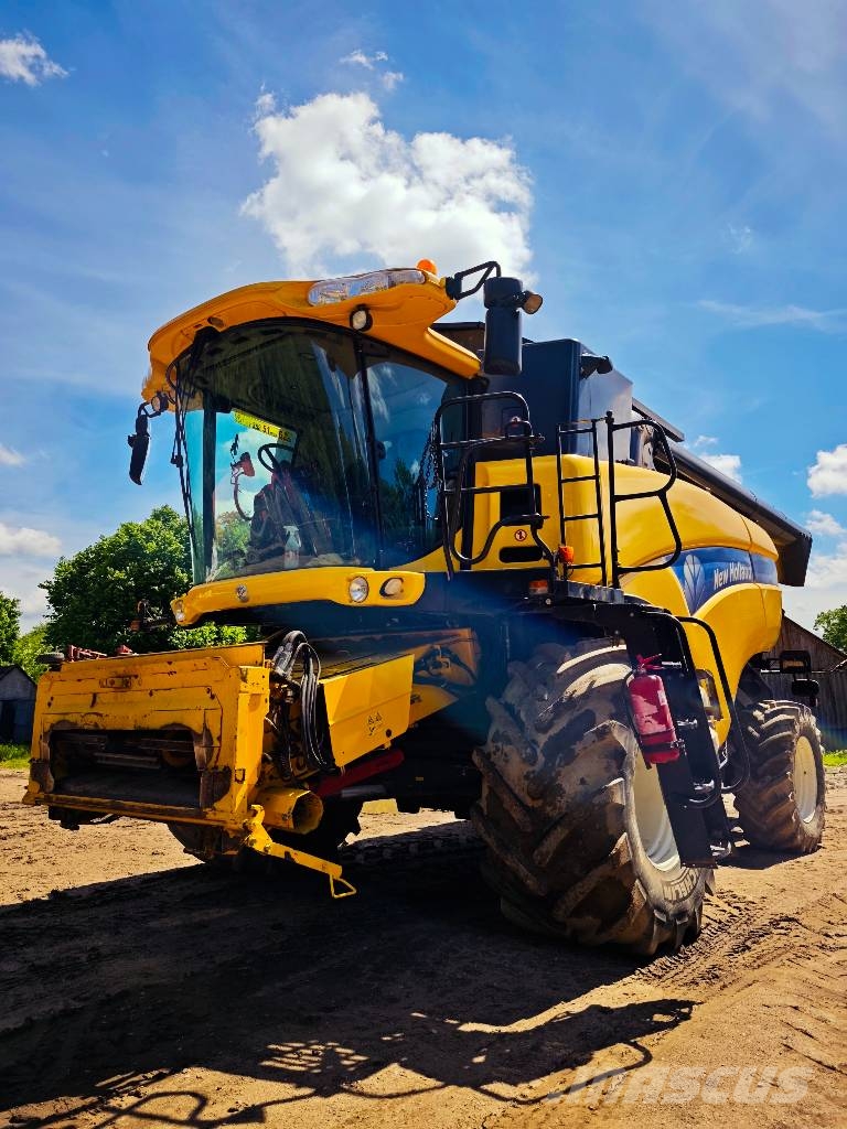 New Holland CX 8070 聯合收穫機