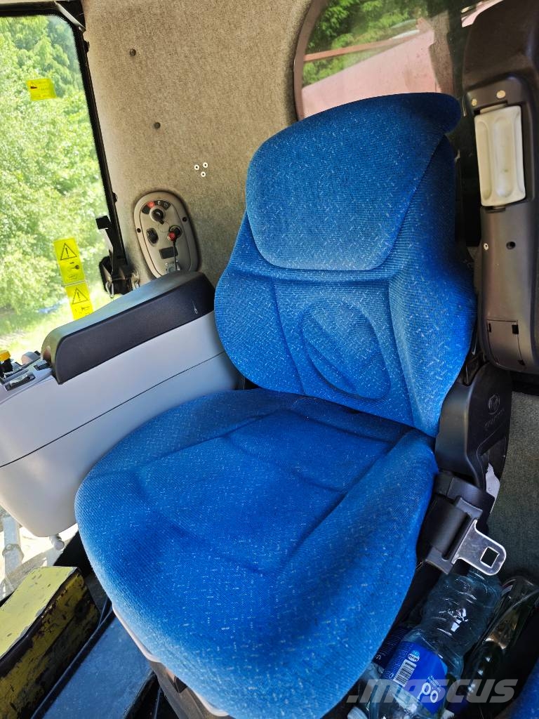 New Holland CX 8070 聯合收穫機