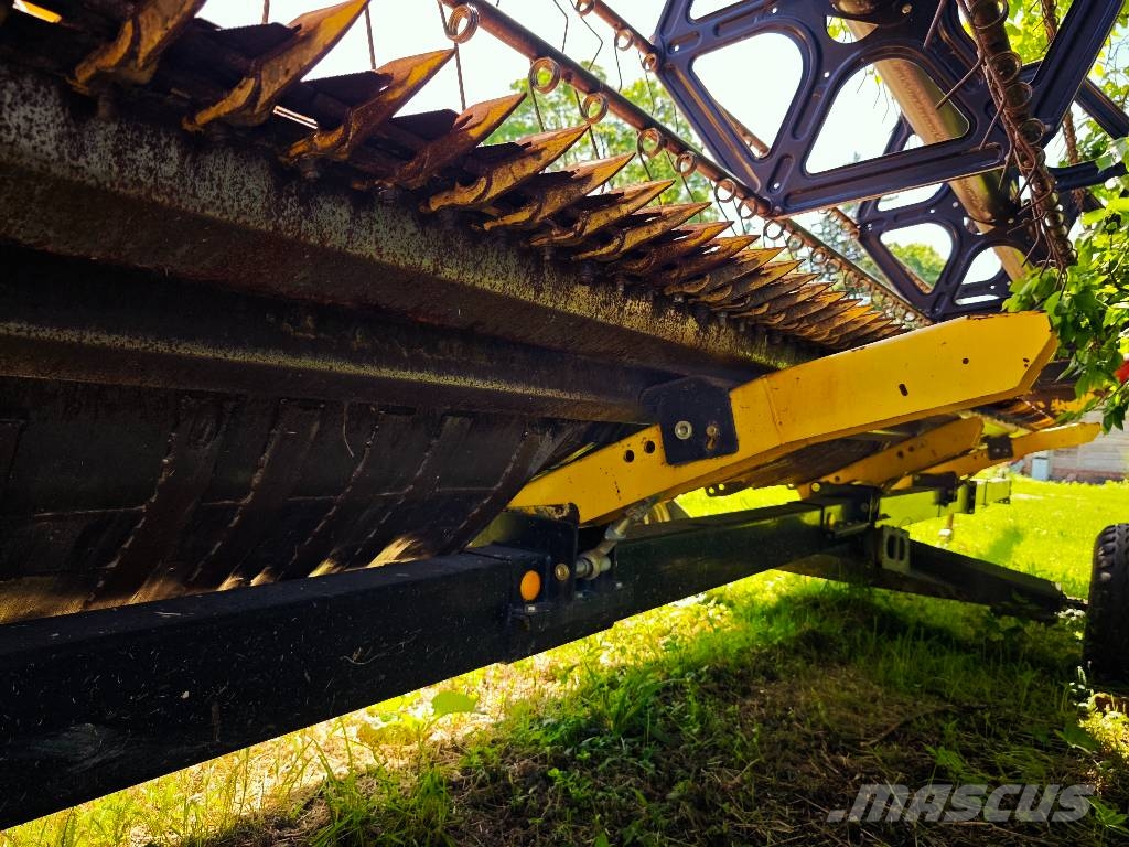 New Holland CX 8070 聯合收穫機
