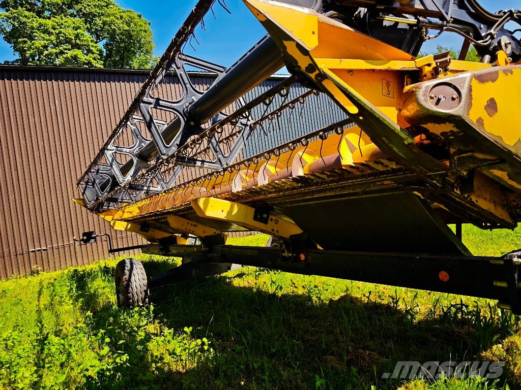 New Holland CX 8070 聯合收穫機