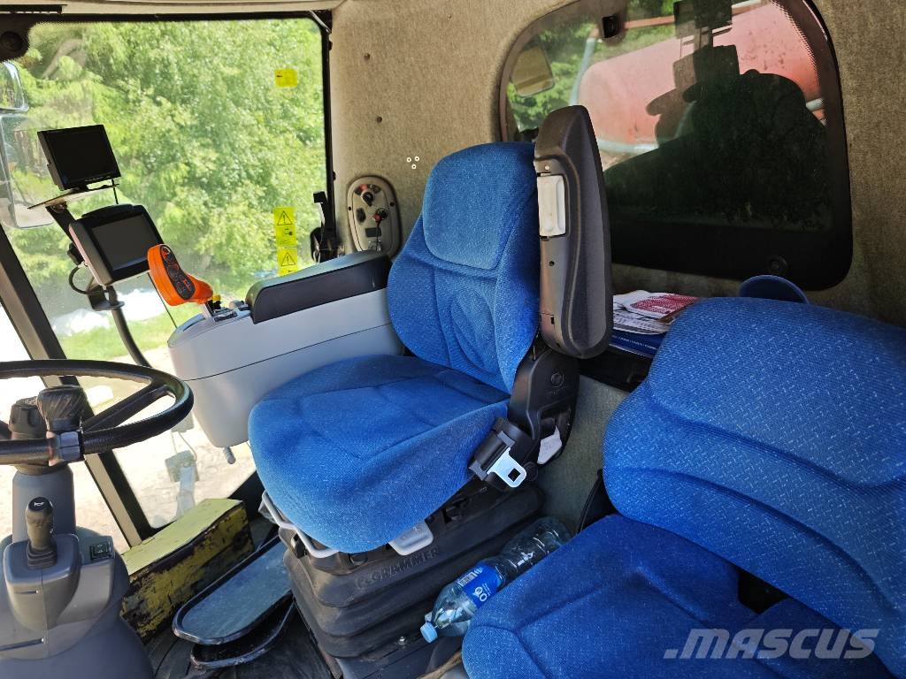 New Holland CX 8070 聯合收穫機
