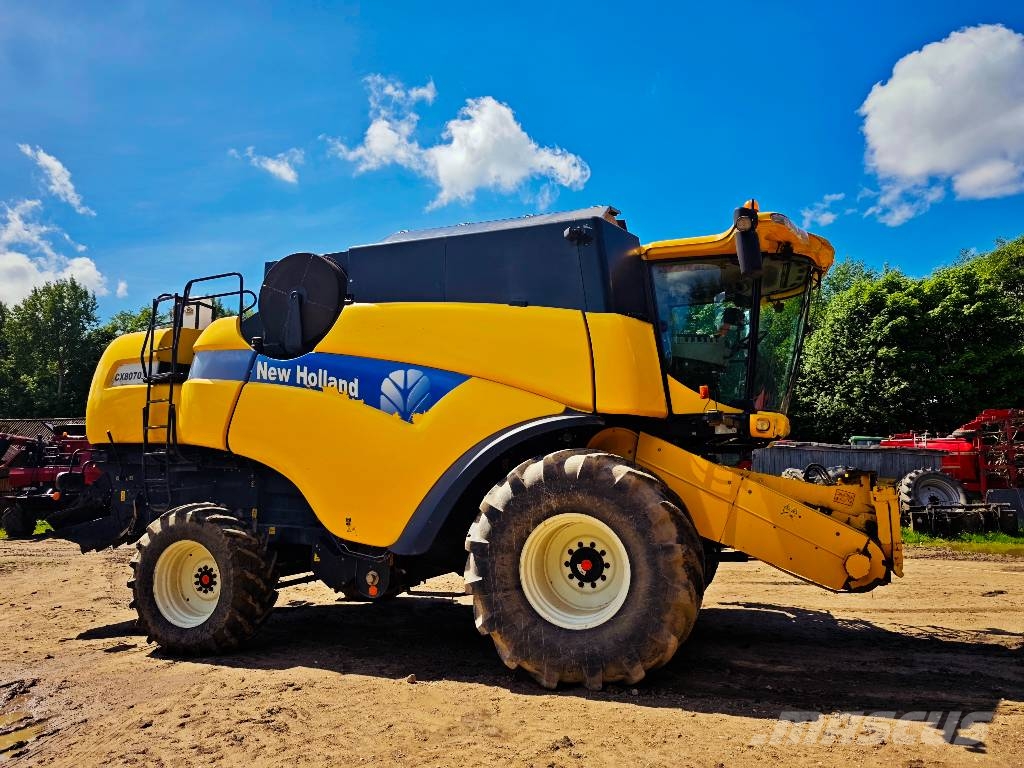 New Holland CX 8070 聯合收穫機