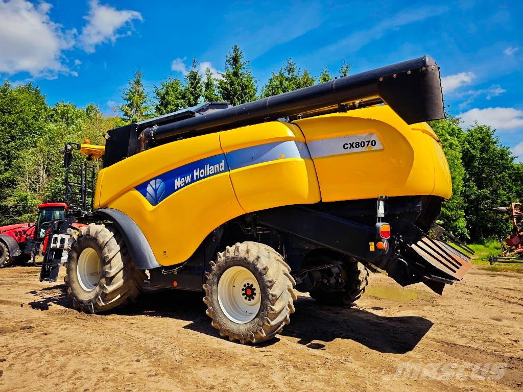 New Holland CX 8070 聯合收穫機