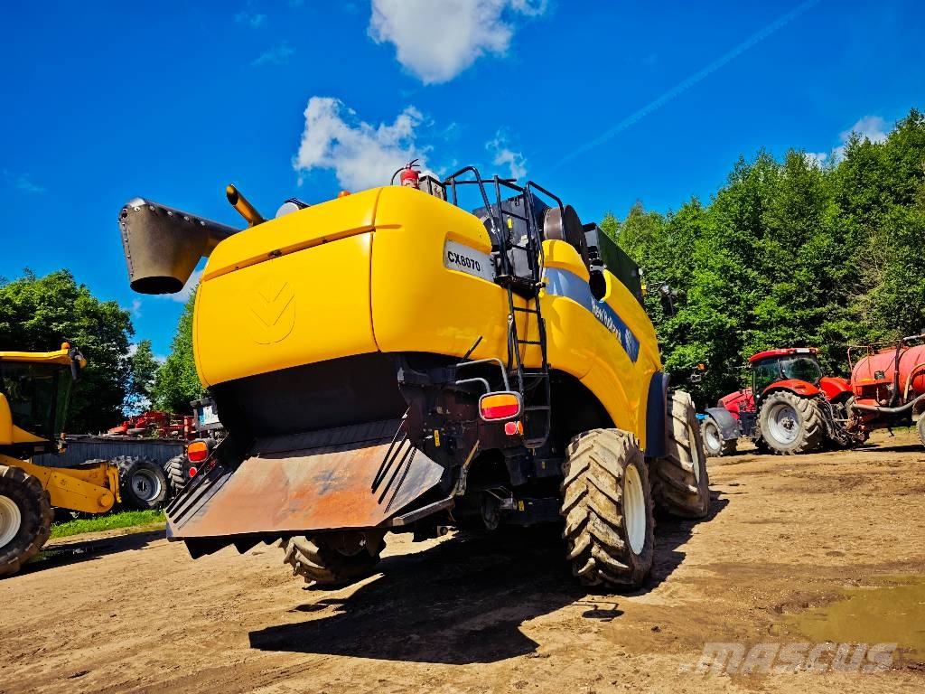 New Holland CX 8070 聯合收穫機