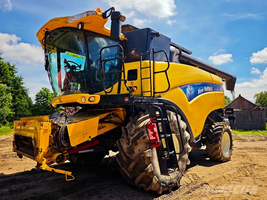New Holland CX 8070 聯合收穫機