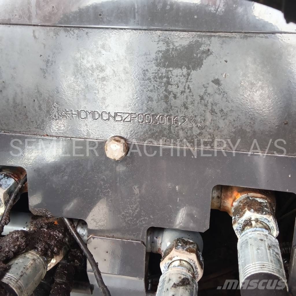 Hitachi ZX 225 US LC-5 대형 굴삭기 29톤 이상