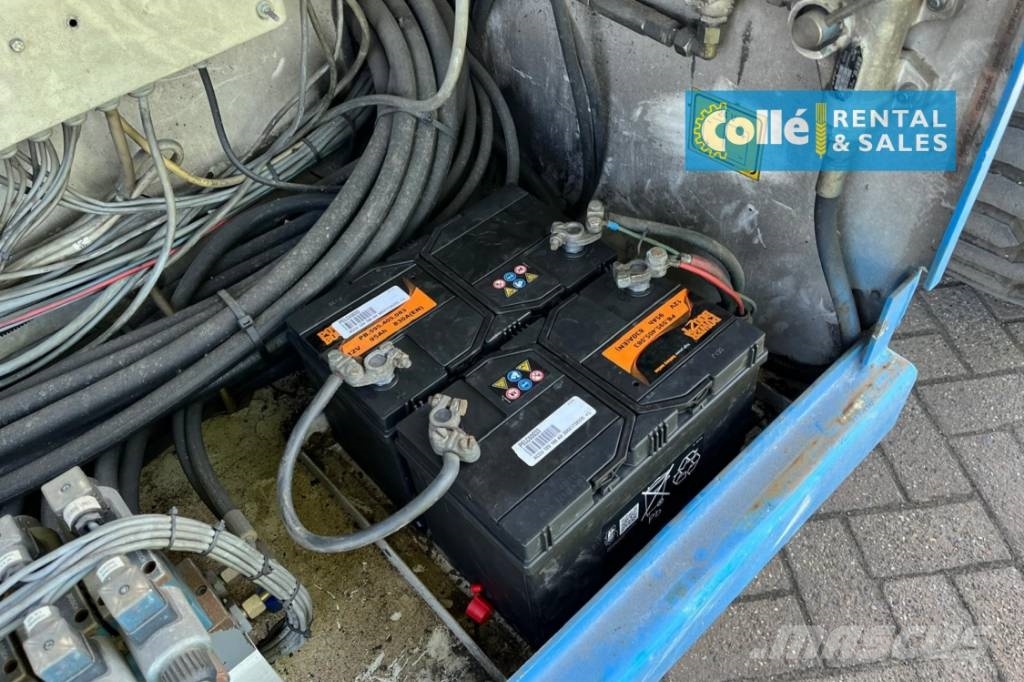 Holland Lift M 250 DL 27 | 2003 剪叉式升降机